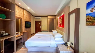 Camera Deluxe doppia con letti singoli e balcone — Quality Beach Resorts and Spa Patong